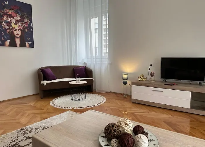 Matea, Center * Ποντγορίτσα