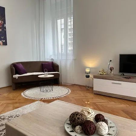 Matea, Center * פודגוריצה