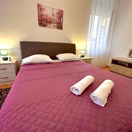 Apartment Matea, Center