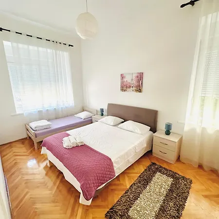 Apartment Matea, Center